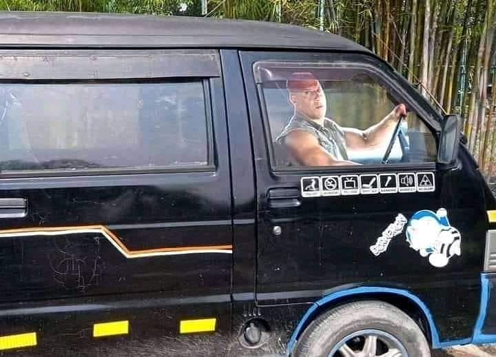 Potret lucu sticker di mobil ini bikin mata melotot dan ngakak